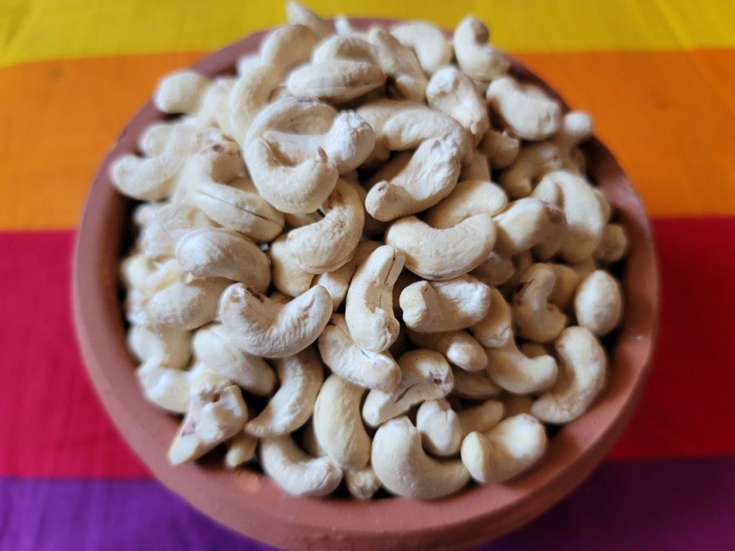 Raw Cashewnut (Whole) কাচা কাজুবাদাম (আস্ত)